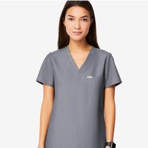 FIGS Women’s Graphite Catarina Scrub Top